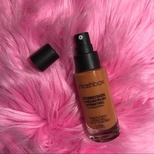 BRAND NEW SMASHBOX FOUNDATION